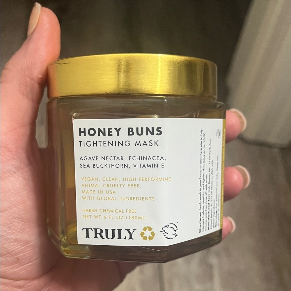 TRULY Honey Buns Tightening Mask - Gold and White